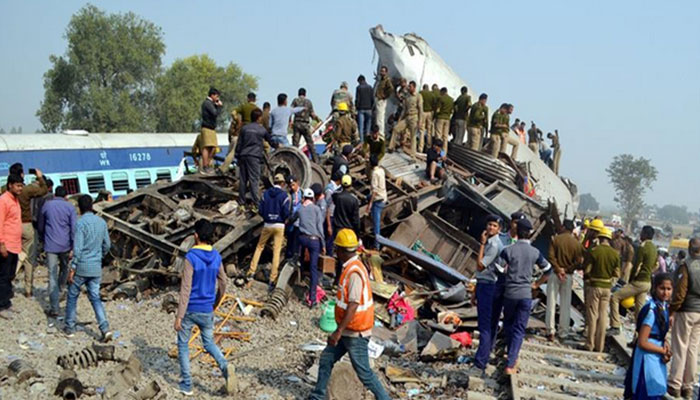印度火车crash1