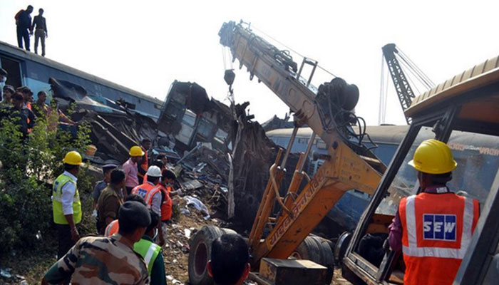 印度火车crash2